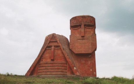 КАРАБАХ_монумент