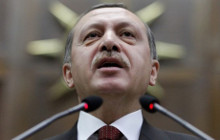ДОБЬЕТ ЛИ ЗАПАД ЭРДОГАНА? Турция еще недавно могла смело играть на конфликтах вокруг себя, теперь ее раздирают внутренние противоречия. Происходящее в настоящее время в Турции направлено на ослабление правительства