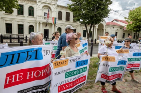 Цель — дети: в Молдове общественность выступает против пропаганды ЛГБТ*
