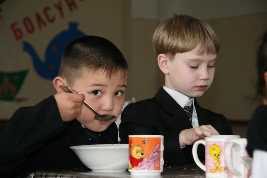 При поддержке России в Киргизии обеспечили питанием 500 тысяч школьников